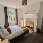 Elm Stays - Moseley Village