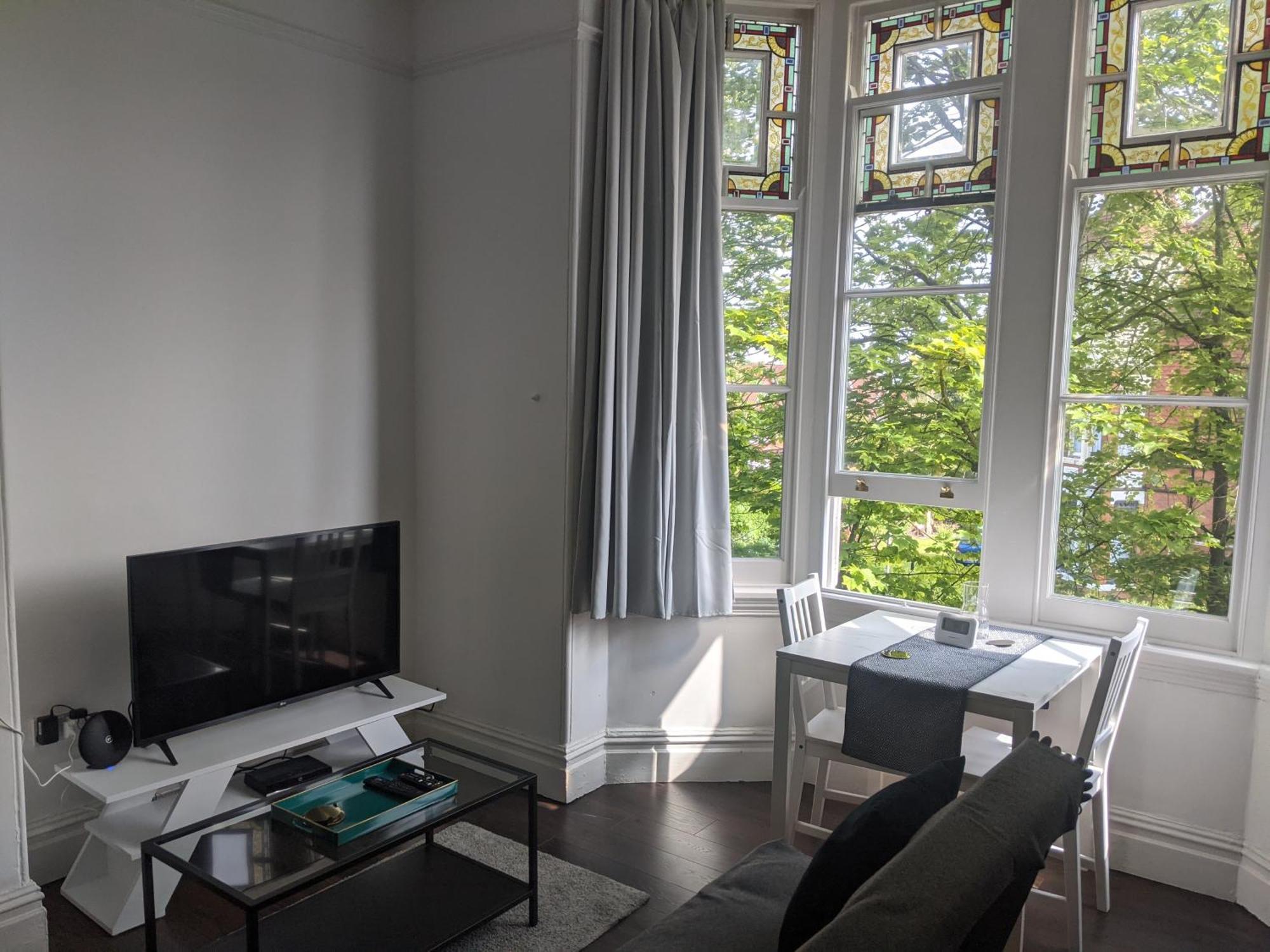 Elm - Moseley Village Apartment *