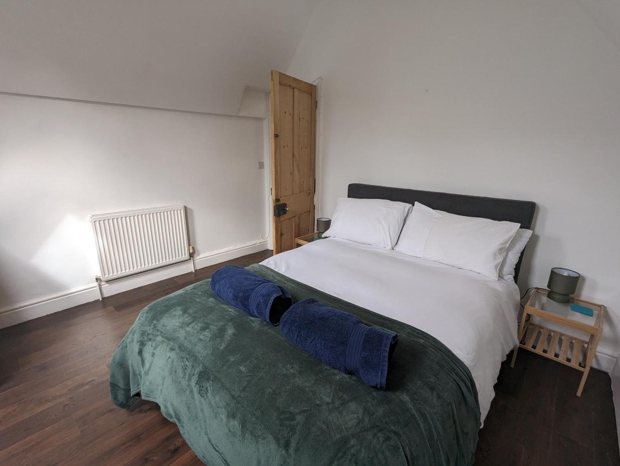 Elm - Moseley Village Apartment